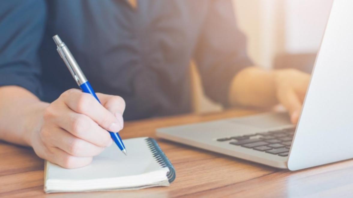 Uczestnicy webinaru pracujący nad arkuszami kalkulacyjnymi